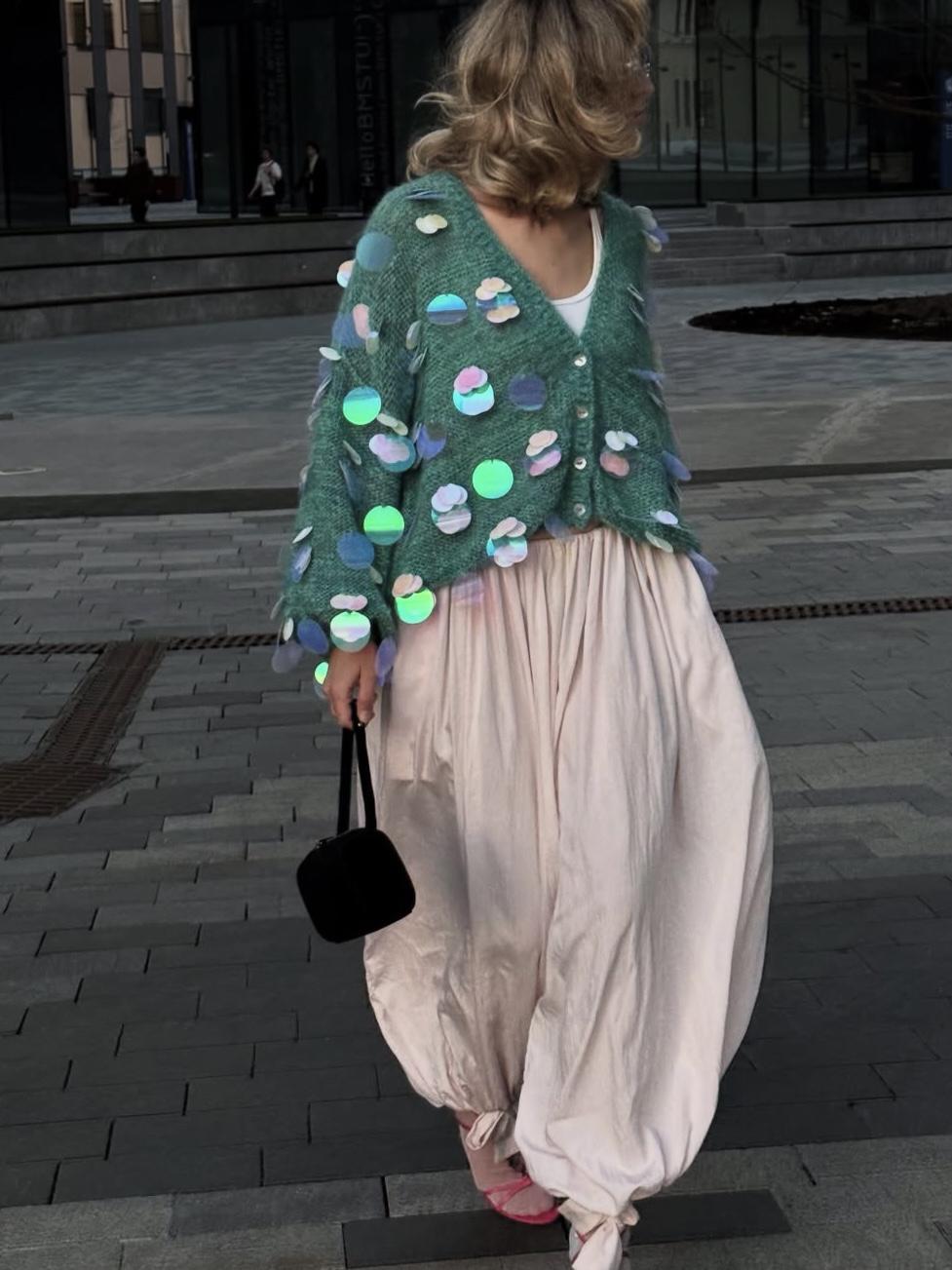 Цветное инспо для тех, кто устал от черного! Какие цвета забрали бы себе в гардероб?