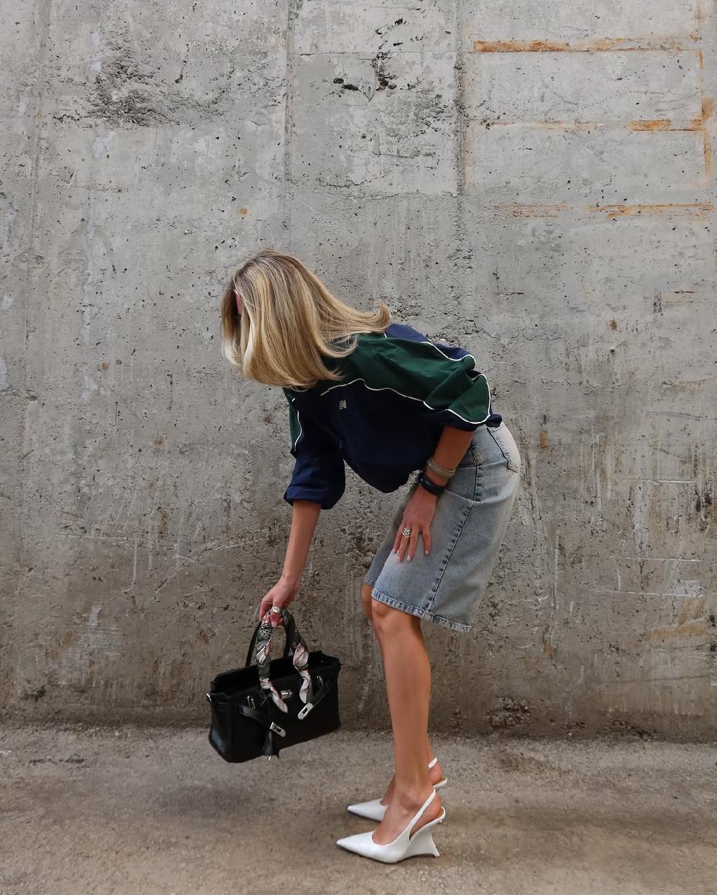 Совершенно потрясающий и очень интересный, на мой взгляд, образ в стиле спорт шик в исполнении Какуриной Алены. Идеальная гармония, лучше и придумать сложно! Туфли из Zara, давно на них смотрю.