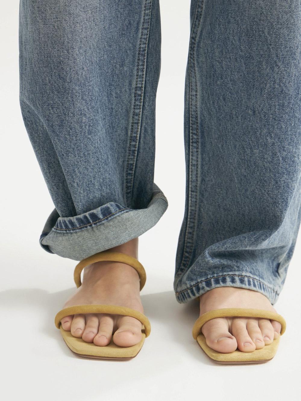 Пока из желтой и зеленой обуви вот что свеженького нашлось. 