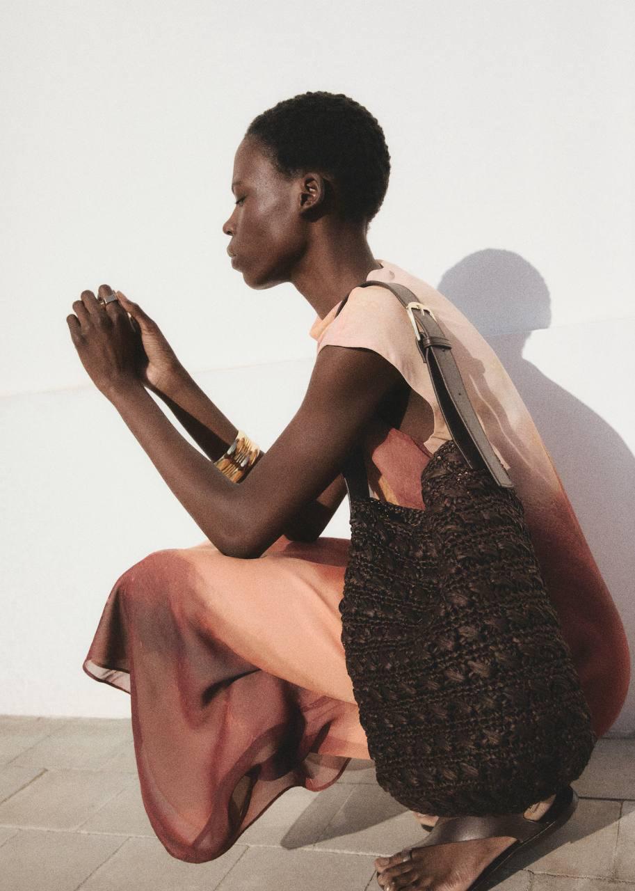 Сайт, на котором все хочется, но ничего не купить. Я про Mango. Сама подразнилась, вам несу: 

Сандалии
Брюки
Топ
Сумка
Прозрачная сумка 

📝Надеюсь что-то из этого отыщется в магазинах офлайн или на Lamoda.