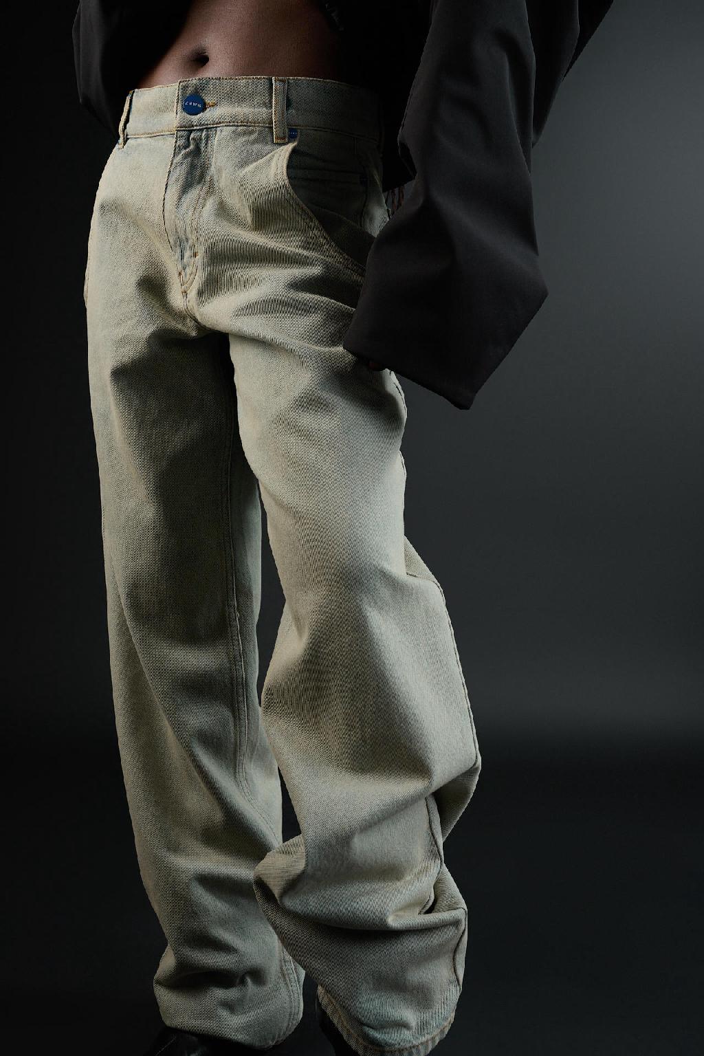 Знакомьтесь с Элис. Сейчас она скупает уникальную одежду бренда ZNWR с огромными скидками. Потому что бренд запустил «Большой шанс». 

Элис - это вы, это я, это все, кто любит красивое…

Стать чуть ближе к состоянию счастья можно во всех бутиках и на сайте до 15 мая. Я тут собрала свои любимые позиции. 