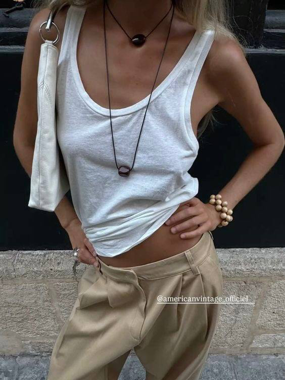 И предлагаю вспомнить, как кулоны-камни смотрятся в жизни. Есть в них какая-то магическая способность притягивать внимание.