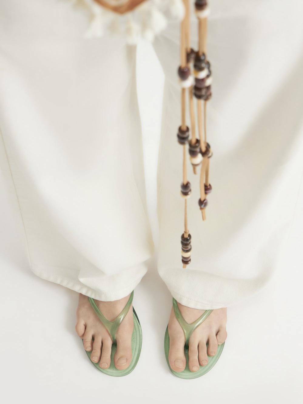 Пока из желтой и зеленой обуви вот что свеженького нашлось. 