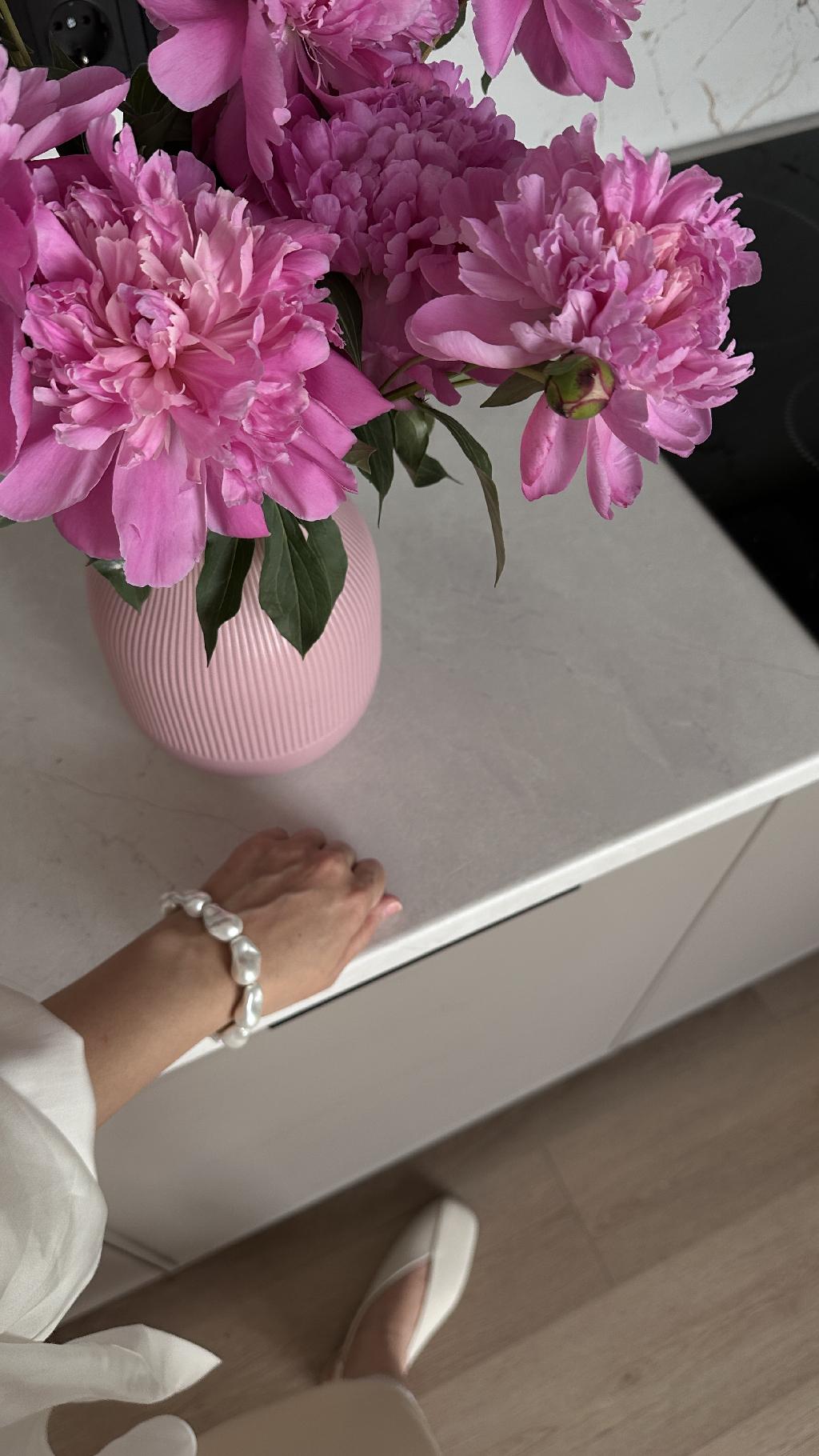 Мне пришла эта юбка от Crate. Это официально теперь самая большая моя гардеробная любовь. В ней идеально все! 

Она настолько нежная и неописуемо красивая, что меня поглотило колоссальное вдохновение творить с ней бесконечное количество образов. Ниже покажу стилизации, если накинете горы сердец. 

Юбка представлена в четырех длинах и разных цветах. Продублирую ссылочку тут, потому что я бы продала за нее даже душу, но цена моему счастью всего-навсего 5500.