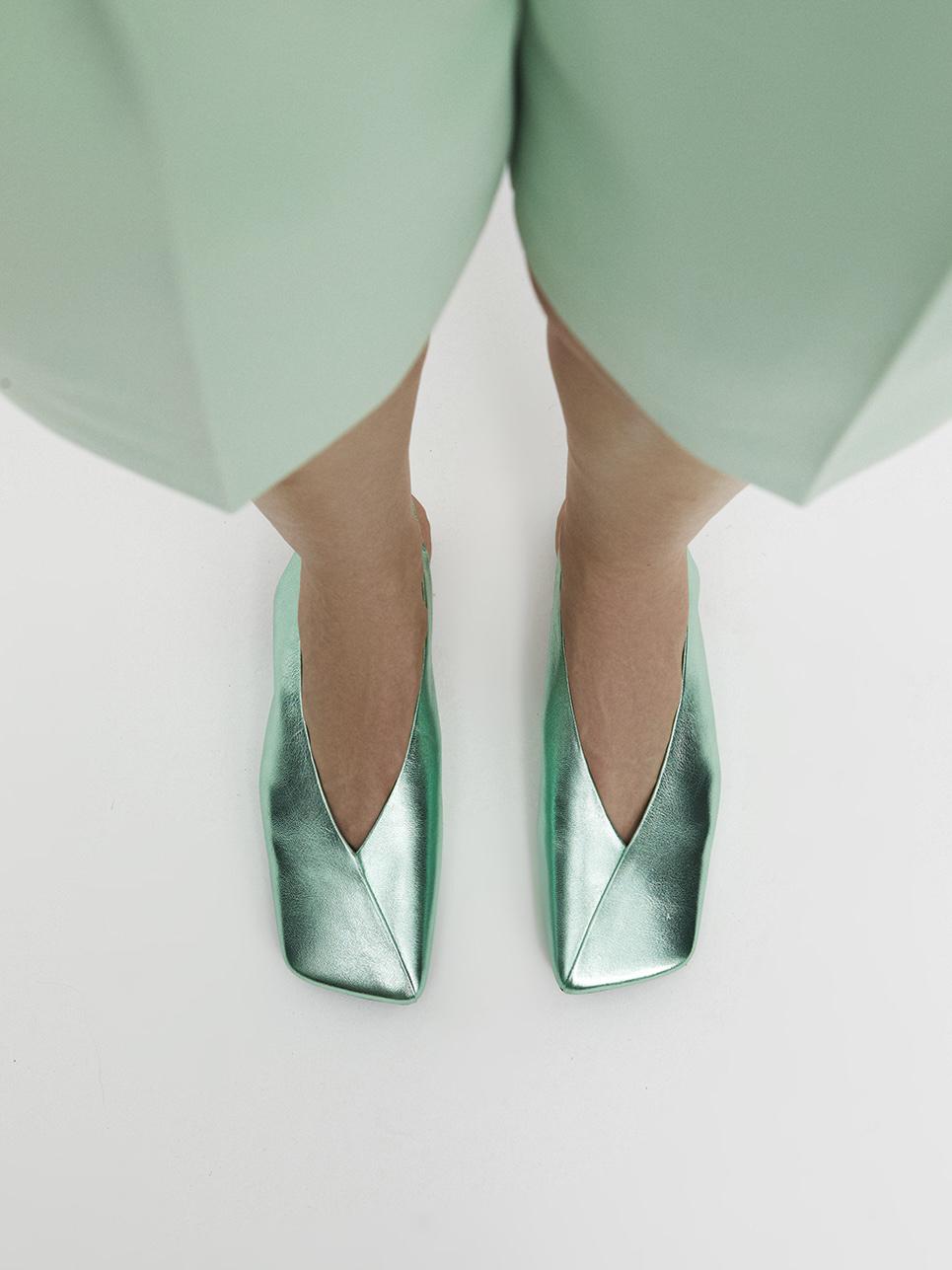 Пока из желтой и зеленой обуви вот что свеженького нашлось. 