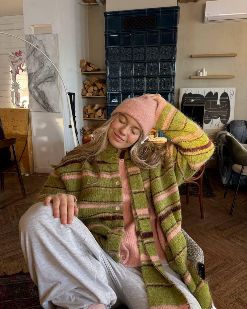 @nastyaashirokova в кардигане с шерстью альпаки - лучшем напарнике в февральские морозы 🩵