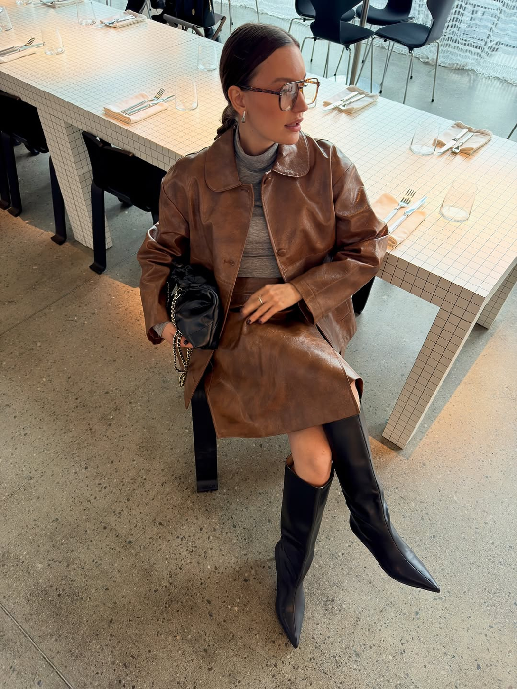 Новинка 🩵
На Марии @prosto.m костюм из экокожи