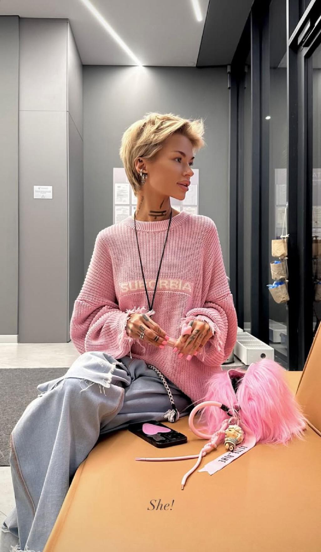 Дана Соколовская в свитере TORN 💗