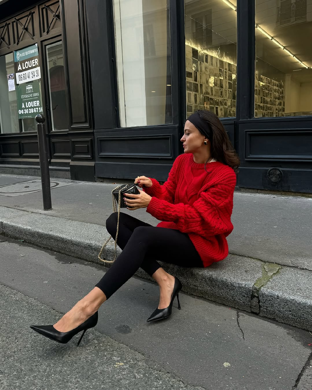 Осень в Париже 🍁

Делимся местами, куда точно стоит сходить за атмосферой и вдохновением в Париже:

— Opéra Garnier
— Musée Yves Saint Laurent
- Café Verlet
- Hôtel Ritz
- Musée d'Orsay

Сохраняйте подборку и гулять вместе с très 💌