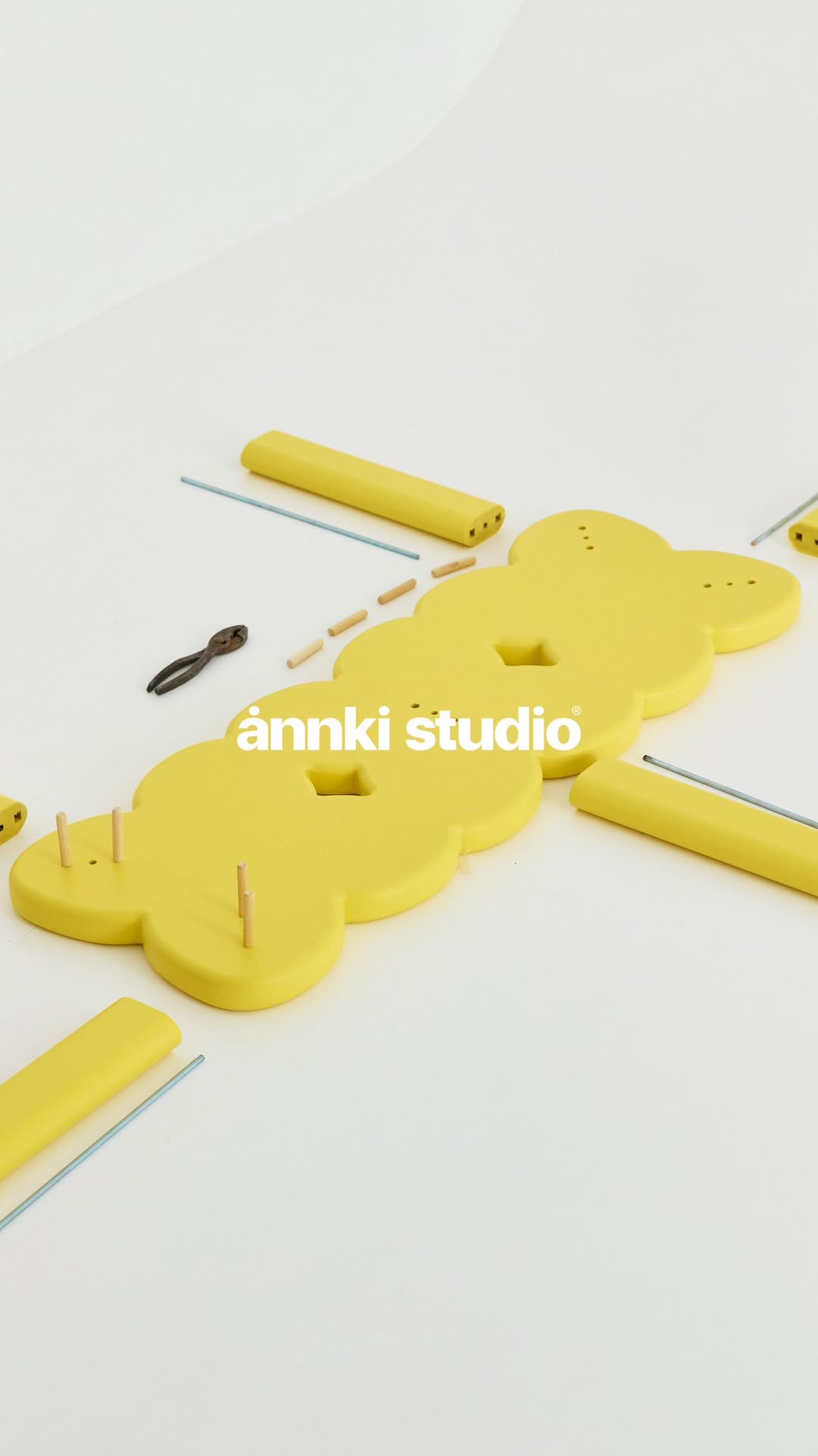 (a)object: clover 2.0 bench
col: yellow
#clover_bench