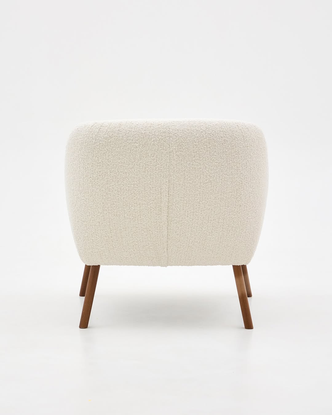 кресло ernest балансирует между строгими линиями и уютным букле. так же как и мы стараемся поддерживать равновесие между рабочими обязанностями и искренней детской наивностью.

——
(a)object: ernest armchair
upholstery: buckle
col: milk
base: wood
#ernest_chair