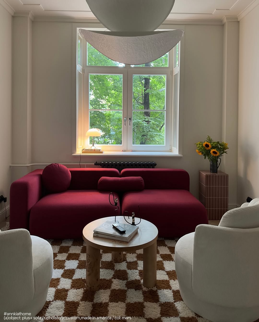 суббота — время рубрики #annkiathome. сегодня в кадре интерьер @dasha_gagloeva.

специально для дарьи мы выполнили диван plus+ в кастомной ткани, привезённой из америки. конфигурация — два модуля, один из них с подлокотником.

а дальше можно продолжать собирать и добавлять модули — чтобы дома всегда было больше плюсов.

———
(a)object: plus+ sofa
upholstery: custom / made in america 
col: mars
#plus_sofa