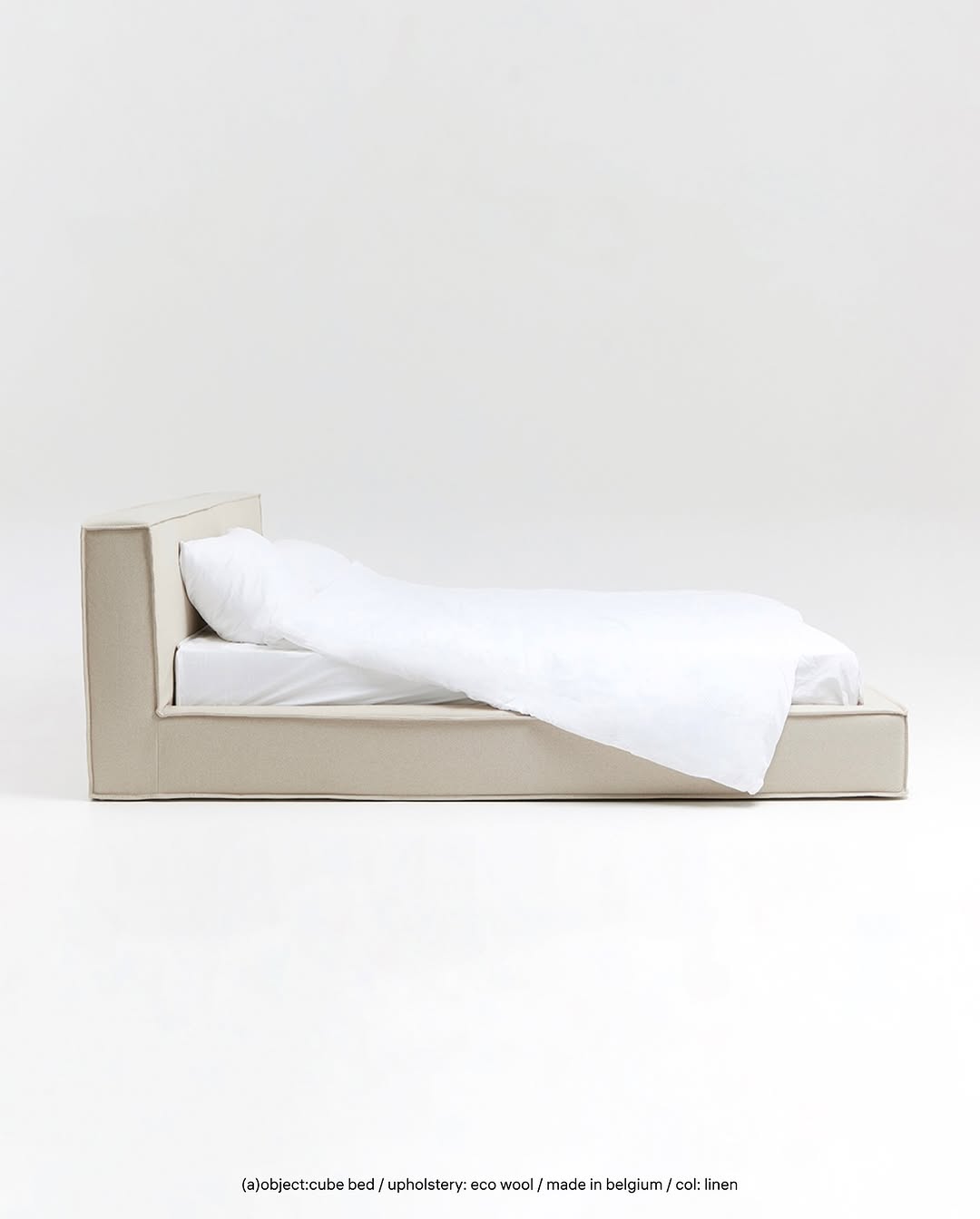 кровать cube [ кьюб ] для тех, кто любит целостность.

потому что «куб» — это правильный шестигранник, все грани которого квадраты.

квадрат — самая устойчивая геометрическая фигура, и как визуальный образ он ощущается совершенно статичным. стабильным. квадрат символизирует порядок, прямоту, простоту, целостность и равенство, ведь все его стороны равны между собой.

——
(a)object: cube bed
upholstery: eco wool / made in belgium
col: linen
#cube_basic_bed