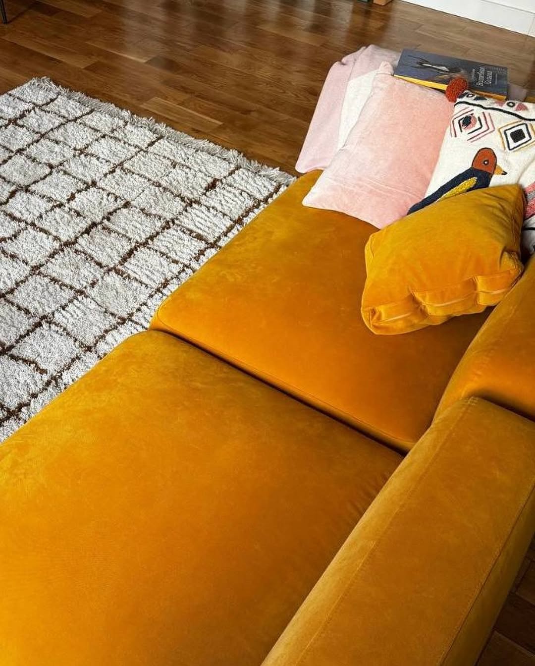 воплощаем ваши самые сокровенные мечты и создаем уют дома. 
новые кадры в постоянной рубрике #annkiathome 

——
на фото:
1, 2 —диван plus + / конфигурация из 2х модулей / velour / col: mustard @varyavedeneeva 
3, 4 — скамья clover / xmas @polina.poludkina 
5, 6 — диван plus + / конфигурация из 2х модулей / velour 
7 — стул-гардероб annki x стокманн
8 — диван plus + / конфигурация из 2х модулей / custom
9 — пуф runda 100 / jacquard / made in spain / col: zebra 
10 — кровать basic / velour / col: natural