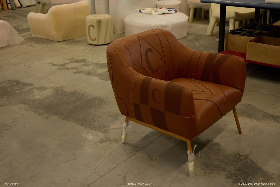 ånnki® factory 
“the collector” armchair / work in progress 

———
(a)object: ernest armchair 
upholstery: car nappa
col: classic brown 
cover design: “the collector”
#ernest_chair 

(a)location: ånnki® factory 
#annki_factory