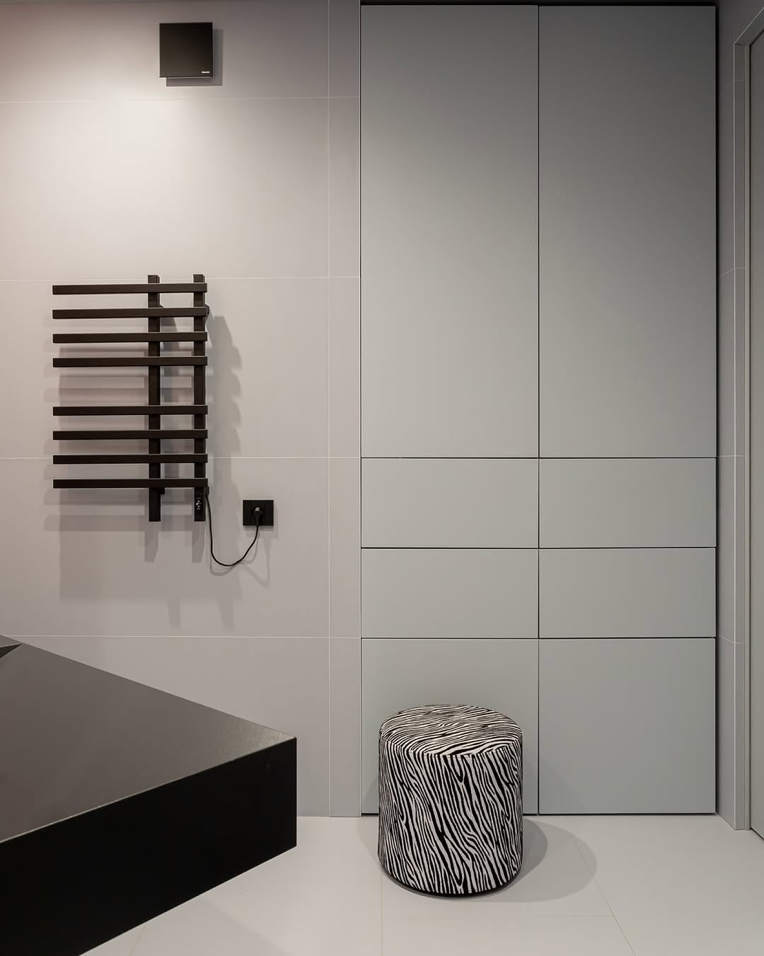 #annkiathome — это постоянная рубрика, в которой мы делимся вашими фотографиями.
⠀
тем, как диваны, кровати и стулья ånnki становятся частью утра за чашкой кофе, вечерних посиделок и просто тихих моментов дома.
⠀
спасибо, что впускаете нас в своё пространство. ведь именно там мебель обретает характер и историю.

———
на фото: 
1 — кресло steve / upholstery: buckle / col: grey / @chuganova_katya / #steve_chair
2 — пуф runda 40 / upholstery: jacquard / col: zebra / #pouf_runda
3-4 — кровать cube / upholstery: buckle / col: milk / #cube_bed
5 — скамья clover / upholstery: wood / col: green / #clover_bench
6 — диван plus+ / 2 модуля, 1 подлокотник / upholstery: buckle / col: milk / #plus_sofa
7 — диван plus+ / 2 модуля, 2 подлокотника / upholstery: buckle / col: mocco / #plus_sofa
8 — диван custom / upholstery: velour / col: yellow / табурет clover / upholstery: wood / col: black / location: @projectlife24.ru / #clover_stool
9 — диван plus+ / 2 модуля, 1 подлокотник/ upholstery: buckle / col: milk / #plus_sofa
10 — кровать cube / upholstery: velour / col: natural / #cube_bed
11 — скамейки clover / col: blue / location: @skolkovo_therink / #clover_bench
12 — диван hero угловой / upholstery: velour / col: grey / #hero_sofa
13 — кресло steve / upholstery: velour / col: grey / #steve_chair
14 — steve dinner / upholstery: buckle / col: milk / #steve_dinner_chair / кресло steve ++ / upholstery: eco wool / col: mars / #steve_chair
15 — кресла steve ++ / upholstery: eco wool / col: red / #steve_chair
16 — скамья clover 2.0 / col: xmas / #clover_bench