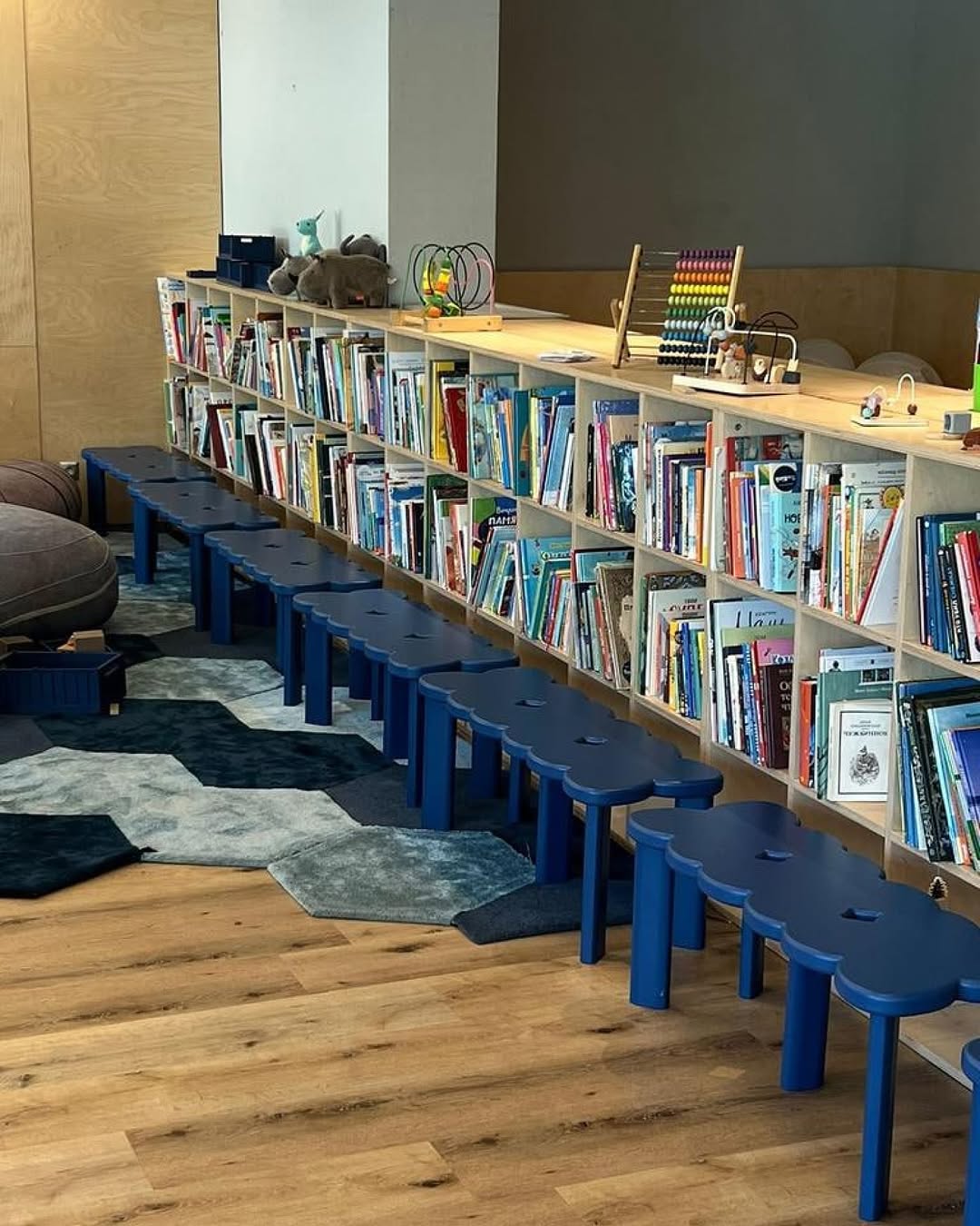 #annkiathome — это постоянная рубрика, в которой мы делимся вашими фотографиями.
⠀
тем, как диваны, кровати и стулья ånnki становятся частью утра за чашкой кофе, вечерних посиделок и просто тихих моментов дома.
⠀
спасибо, что впускаете нас в своё пространство. ведь именно там мебель обретает характер и историю.

———
на фото: 
1 — кресло steve / upholstery: buckle / col: grey / @chuganova_katya / #steve_chair
2 — пуф runda 40 / upholstery: jacquard / col: zebra / #pouf_runda
3-4 — кровать cube / upholstery: buckle / col: milk / #cube_bed
5 — скамья clover / upholstery: wood / col: green / #clover_bench
6 — диван plus+ / 2 модуля, 1 подлокотник / upholstery: buckle / col: milk / #plus_sofa
7 — диван plus+ / 2 модуля, 2 подлокотника / upholstery: buckle / col: mocco / #plus_sofa
8 — диван custom / upholstery: velour / col: yellow / табурет clover / upholstery: wood / col: black / location: @projectlife24.ru / #clover_stool
9 — диван plus+ / 2 модуля, 1 подлокотник/ upholstery: buckle / col: milk / #plus_sofa
10 — кровать cube / upholstery: velour / col: natural / #cube_bed
11 — скамейки clover / col: blue / location: @skolkovo_therink / #clover_bench
12 — диван hero угловой / upholstery: velour / col: grey / #hero_sofa
13 — кресло steve / upholstery: velour / col: grey / #steve_chair
14 — steve dinner / upholstery: buckle / col: milk / #steve_dinner_chair / кресло steve ++ / upholstery: eco wool / col: mars / #steve_chair
15 — кресла steve ++ / upholstery: eco wool / col: red / #steve_chair
16 — скамья clover 2.0 / col: xmas / #clover_bench