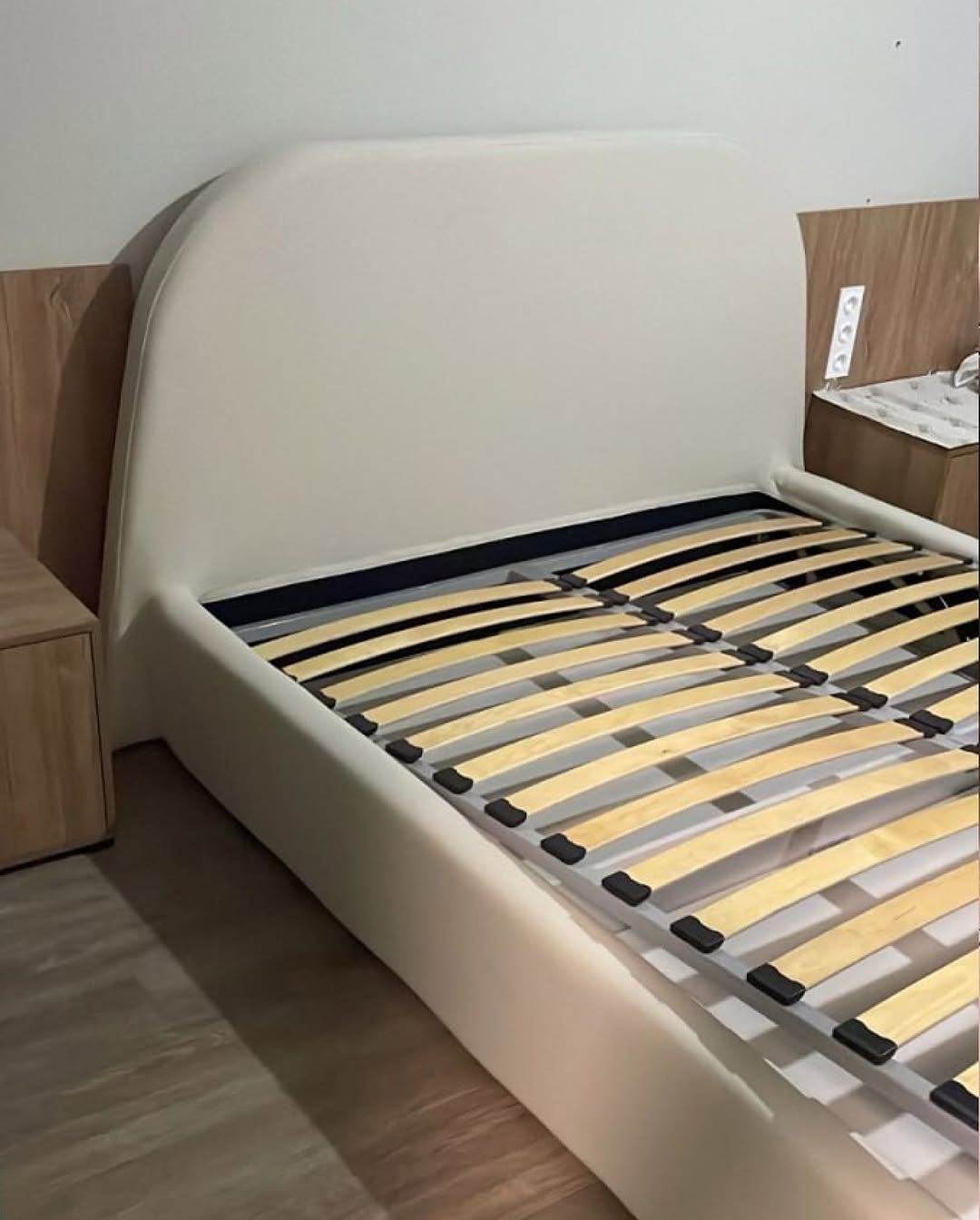 проводим новогодние праздники дома и вдохновляемся кадрами из рубрики #annkiathome. наблюдаем, как предметы annki живут в ваших интерьерах 

——
1 — диван plus+ / конфигруация из 6 модулей / buckle / col: natural
2 — диван plus+ / конфигруация из 4 модулей / velour / col: mustard
3 — диван plus+ / конфигруация из 2 модулей / velour / col: mars
4 — кровать basic / col: linen
5 — кресло steve / velour / col: pink
6 — стол bill / col: black 
7 — диван bono / velour
8, 9 — диван plus+ / конфигруация из 2 модулей / buckle / col: milk, кресло steve / buckle / col: milk
10 — кресло steve / buckle / col: beige