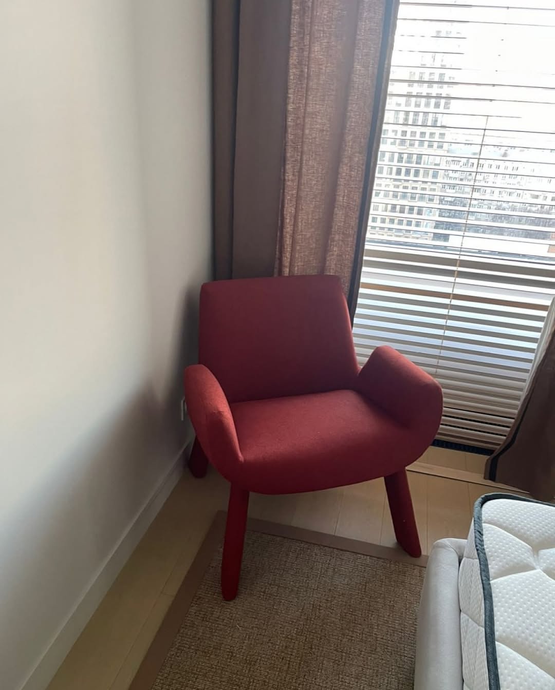 в вашей [и нашей] любимой рубрике #annkiathome делимся кадрами с предметами annki® в разных локациях и ситуациях. 

——
на фото: 

1 — стул steve dinner в чехле из новогодней коллекции python* — на недавней выставке мниид 
*итальянский деним, который будет красиво стариться (возраст ему к лицу). мы уверены, что с годами skin python станет ещё круче с появлением потёртостей
2 — стул steve dinner в рыжей экокоже + skin python // стул steve dinner в молочном букле + yeti skin // кресло steve, buckle, col: grass // кресло steve в чёрной коже // стул гардероб annki® x стокманн // диван workaholic в фирменной экошерсти — павильон на мниид 
3 — стол bill / раскладной + стулья steve dinner / eco wool / col: grass + скамья clover classic — зона столовой на мниид 
4-5 — диван plus / конфигурация из 2х модулей / раскладной / eco wool / col: winter moss
6 — стулья steve dinner / jacquard / zebra —  в новом пространстве «локалы» по адресу: петровский бульвар 1с1
7 — кресло bono / leather / col: mustard — в пространстве «локалы»
8 — табурет clover / ясень — в пространстве «локалы»
9-10 — кровать cube / buckle / col: milk
11 — диван plus / конфигурация из 5 модулей / раскладной / eco wool / col: grey
12 — кресло steve / eco wool / col: terra