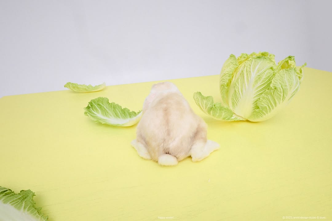 happy easter!

———
(a)object: bill table
col: yellow green 
#bill_table