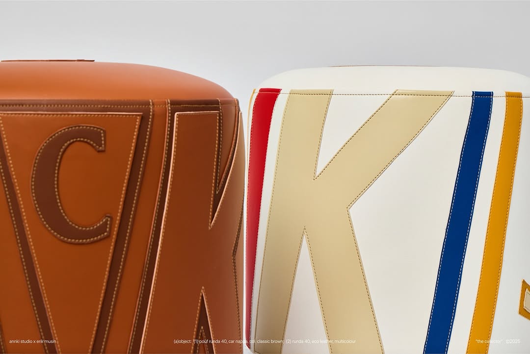 @annki.studio x @erikmusin 

«коллекционер» / the collector 

предметом коллаборации брендов стали объекты из регулярной линейки мебели annki® — кресло ernest и пуф runda, — обивки которых выполнены в дизайне, разработанном художником эриком мусиным. основа концепции — коллекционирование. мы видим многослойность смыслов, наложение ассоциаций в реализованных предметах, потому что у каждого оно своё — «коллекционирование».

на фото первые объекты коллаборации: пуфы runda в двух вариантах. (1) коричневый паттерн выполнен из натуральной прессованной кожи наппа, используемой в основном для обивки сидений гоночных автомобилей. (2) цветной пуф выполнен из экокожи.

———
#runda_pouf