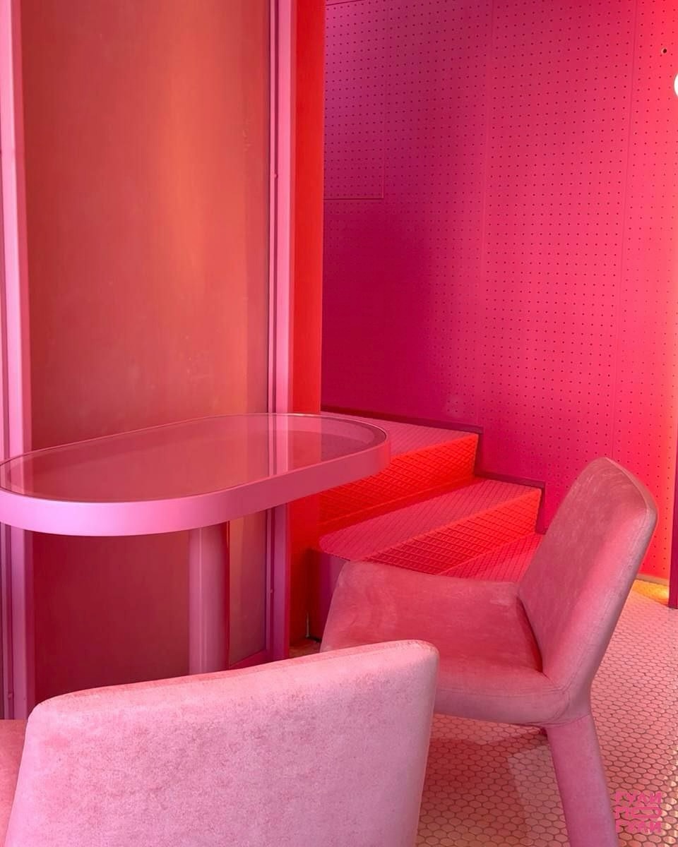 #annkiathome — постоянная рубрика, где вы делитесь кадрами с предметами annki. без фильтров и фотошопа. 

сегодня это фото как клиентов, так и партнеров [где вы всегда сможете вживую познакомиться с нашими предметами]

———
на фото: 
1, 2 — стулья steve dinner / eco wool / col: terra, grass 
3 — кровать cube / eco wool, linen / col: natural
4, 5 — террасная мебель для жк «на некрасова», екатеринбург / @brusnika.company 
6, 7 — кровать sóva / leather / col: cognac 
8 — скамья clover 2.0 / col: blue
9, 10 — диван для универмага bolshoy @bolshoy.me 
11 — скамья clover / wood / @vardanchiiiiks 
12 — кресло bono / buckle / col: dark grey / ånnki factory
13 — табурет clover 2.0 / col: pink
14 — кресла steve / velour / col: pink
15 — скамья clover 2.0 / col: black
16 — кресло steve / eco wool / col: grass / @pirozhnikov_dmitry 
17 — кресло steve / buckle / col: milk / @moonswoon