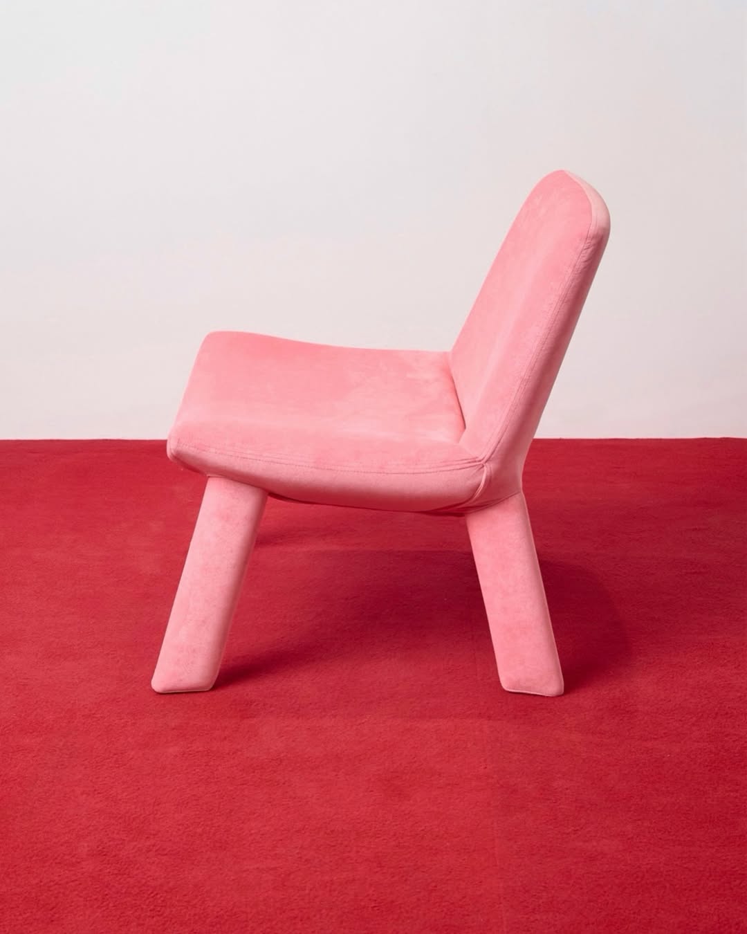 «розовый — это не цвет, это отношение к жизни»
/ цитата, эдит пиаф

кресло steve может быть выполнено в любом материале и цвете. например, в розовом велюре. 

——
(a)object: steve chair
upholstery: velvet 
col: pink
#steve_chair