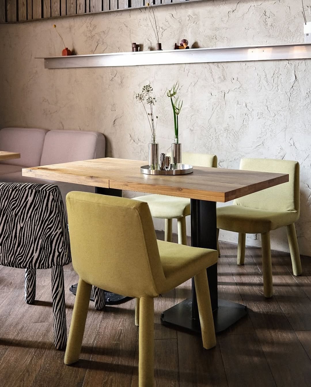 давно не было рубрики #annkiathome — исправляется. в постоянной подборке мы делимся кадрами от клиентов, вдохновляясь тем, как наши предметы оживают в ваших интерьерах.

——
1-3 — диван plus / upholstery: velour / col: natural / @daniliakhutbeeva 
4-5 — кровать sóva / upholstery: buckle / col: milk
6-7 — стулья steve dinner / upholstery: jacquard / col: zebra ; upholstery: eco wool / col: grass / location: @whatelse.life 
8 — диван plus / upholstery: velour / col: dark grey
9 — скамья clover 2.0 / col: xmas / @daryazosimenko 
10 — стулья steve dinner / upholstery: velour / col: dark grey
11 — табурет clover / col: wood