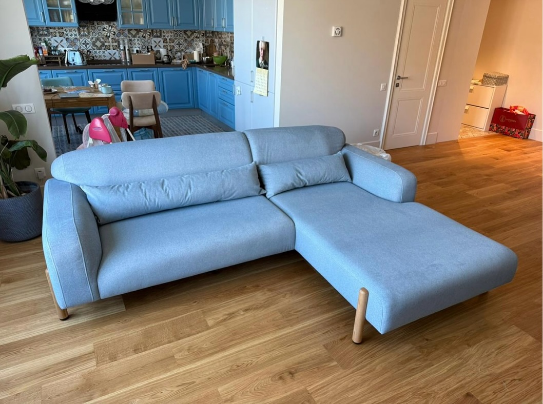 #annkiathome — это постоянная рубрика, в которой мы делимся вашими фотографиями.
⠀
тем, как диваны, кровати и стулья ånnki становятся частью утра за чашкой кофе, вечерних посиделок и просто тихих моментов дома.
⠀
спасибо, что впускаете нас в своё пространство. ведь именно там мебель обретает характер и историю.

———
на фото: 
1 — кресло steve / upholstery: buckle / col: grey / @chuganova_katya / #steve_chair
2 — пуф runda 40 / upholstery: jacquard / col: zebra / #pouf_runda
3-4 — кровать cube / upholstery: buckle / col: milk / #cube_bed
5 — скамья clover / upholstery: wood / col: green / #clover_bench
6 — диван plus+ / 2 модуля, 1 подлокотник / upholstery: buckle / col: milk / #plus_sofa
7 — диван plus+ / 2 модуля, 2 подлокотника / upholstery: buckle / col: mocco / #plus_sofa
8 — диван custom / upholstery: velour / col: yellow / табурет clover / upholstery: wood / col: black / location: @projectlife24.ru / #clover_stool
9 — диван plus+ / 2 модуля, 1 подлокотник/ upholstery: buckle / col: milk / #plus_sofa
10 — кровать cube / upholstery: velour / col: natural / #cube_bed
11 — скамейки clover / col: blue / location: @skolkovo_therink / #clover_bench
12 — диван hero угловой / upholstery: velour / col: grey / #hero_sofa
13 — кресло steve / upholstery: velour / col: grey / #steve_chair
14 — steve dinner / upholstery: buckle / col: milk / #steve_dinner_chair / кресло steve ++ / upholstery: eco wool / col: mars / #steve_chair
15 — кресла steve ++ / upholstery: eco wool / col: red / #steve_chair
16 — скамья clover 2.0 / col: xmas / #clover_bench