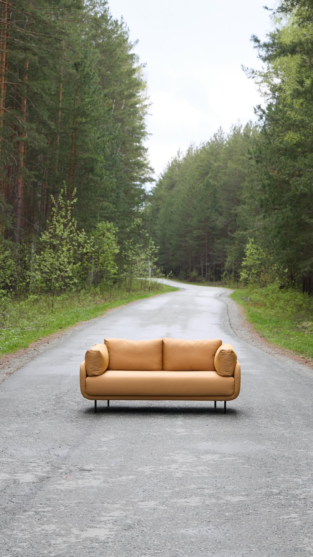 тополиный пух. жара. (ещё) июнь!

расслабьтесь — всё лето впереди.

диван workaholic™ в уличной обивке: для офиса, для дачи, для любых летних планов. живите своё лето комфортно.

*больше конфигураций и обивок подскажут наши менеджеры.

———
(a)object: workaholic sofa 160
upholstery: dryer 504, outdoor
col: sun
#workaholic_sofa 
#workaholic_collection