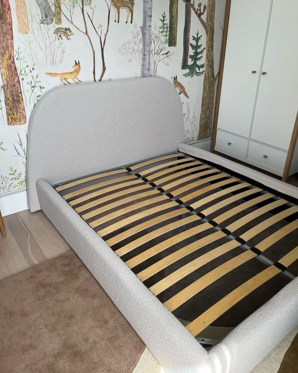 распаковали — влюбились.

да, это наша постоянная рубрика #annkiathome — актуальная подборка, где предметы annki® находят свои дома. реакции без фильтров, эмоции без сценария.

———
1 — загрузка фуры с предметами @annki.studio / фотография сделана нашим упаковщиком Арсением / локация: annki factory 
2-3 — диваны hero и кресла steve / локация: москва, коворкинг «соль»
4 — кресла bono / москва, коворкинг «соль»
5 — кресла steve++ / москва, коворкинг «соль»
6-7 — диван plus+ air (на ножках) / конфигурация: 2 модуля + 2 подлокотника / обивка: велюр
8-9 — кровать basic / обивка: букле
10 — диван plus+ / spring drop / базовая конфигурация: 2 модуля + 1 подлокотник / обивка: микровелюр, цвет: grass
11 — диван plus+ / обивка: букле, цвет: milk
12 — кресло steve / обивка: английская кожа, цвет: cognac