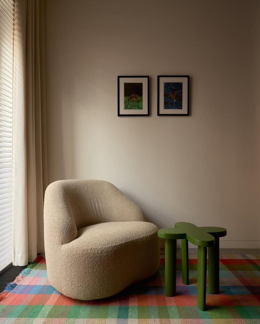 суббота для отдыха дома и постоянной рубрики #annkiathome. любуемся предметами annki® в ваших интерьерах. 

на фото:
1-4 — два дивана plus / конфигурация из 2 модулей / buckle / col: milk
5 — табурет clover / col: grass
6-7 — стол bill / раскладной / col: black, стулья steve dinner / eco wool / col: terra
8-9 — скамья clover 2.0 / col: xmas
10 — кровать cube / col: linen