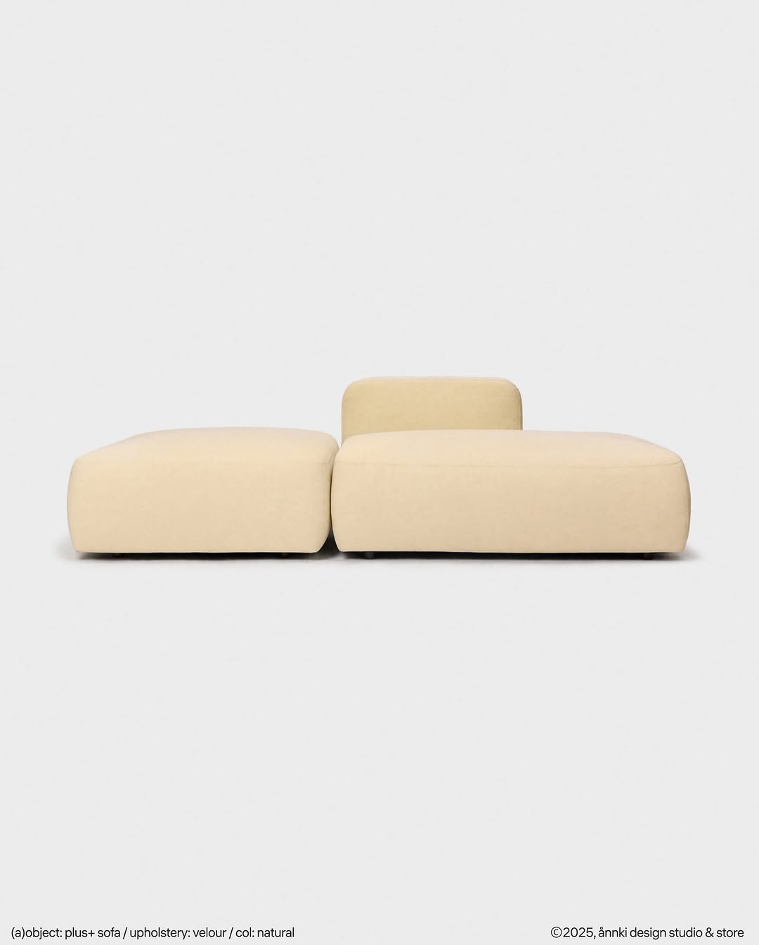 добавляйте модули — и собирайте вокруг себя только плюсы.

могут быть с оттоманкой, подлокотником, отсеком для хранения и раскладной секцией.

выбирайте свою конфигурацию дивана plus+ на сайте annki.studio