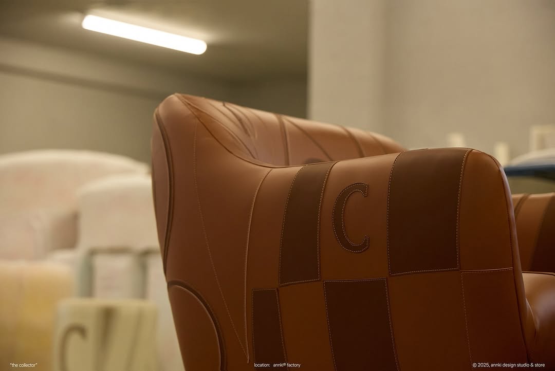 ånnki® factory 
“the collector” armchair / work in progress 

———
(a)object: ernest armchair 
upholstery: car nappa
col: classic brown 
cover design: “the collector”
#ernest_chair 

(a)location: ånnki® factory 
#annki_factory