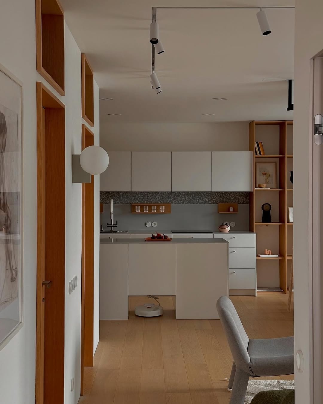 #annkiathome — это постоянная рубрика, в которой мы делимся вашими фотографиями.
⠀
тем, как диваны, кровати и стулья ånnki становятся частью утра за чашкой кофе, вечерних посиделок и просто тихих моментов дома.
⠀
спасибо, что впускаете нас в своё пространство. ведь именно там мебель обретает характер и историю.

———
на фото: 
1 — кресло steve / upholstery: buckle / col: grey / @chuganova_katya / #steve_chair
2 — пуф runda 40 / upholstery: jacquard / col: zebra / #pouf_runda
3-4 — кровать cube / upholstery: buckle / col: milk / #cube_bed
5 — скамья clover / upholstery: wood / col: green / #clover_bench
6 — диван plus+ / 2 модуля, 1 подлокотник / upholstery: buckle / col: milk / #plus_sofa
7 — диван plus+ / 2 модуля, 2 подлокотника / upholstery: buckle / col: mocco / #plus_sofa
8 — диван custom / upholstery: velour / col: yellow / табурет clover / upholstery: wood / col: black / location: @projectlife24.ru / #clover_stool
9 — диван plus+ / 2 модуля, 1 подлокотник/ upholstery: buckle / col: milk / #plus_sofa
10 — кровать cube / upholstery: velour / col: natural / #cube_bed
11 — скамейки clover / col: blue / location: @skolkovo_therink / #clover_bench
12 — диван hero угловой / upholstery: velour / col: grey / #hero_sofa
13 — кресло steve / upholstery: velour / col: grey / #steve_chair
14 — steve dinner / upholstery: buckle / col: milk / #steve_dinner_chair / кресло steve ++ / upholstery: eco wool / col: mars / #steve_chair
15 — кресла steve ++ / upholstery: eco wool / col: red / #steve_chair
16 — скамья clover 2.0 / col: xmas / #clover_bench