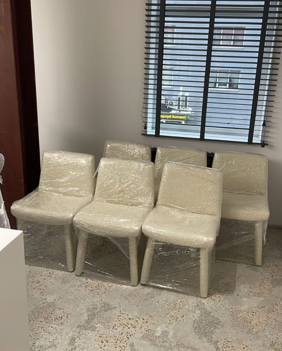 #annkiathome — рубрика, где мы делимся кадрами счастливых обладателей предметов annki. 

своё уникальное лицо, характер и ценность пространство и наполнение интерьера обретает тогда, когда в нём появляется жизнь.

——
на фото:
1, 2, 3 — диван hero + два кресла ernest / buckle / col: milk
4 , 5 — стул steve dinner / buckle / col: milk*
*когда спрашивают, удобно ли сидеть на новых стульях annki
6 — диван plus + / конфигурация из 2х модулей + два кресла steve / buckle
7 — стул steve dinner / eco wool / col: grass 
8 — скамья clover / col: xmas
9 — стулья-steve dinner / buckle / col: milk
10, 11 — диван plus + / конфигурация из 2х модулей / eco wool / col: natural
12 — кресло steve / eco wool / col: grass