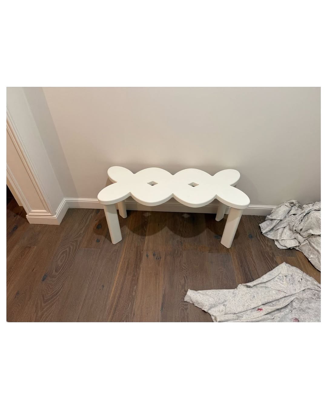 сегодня суббота, значит пришло время для нашей постоянной и любимой подборки #annkiathome — это фотографии, которыми вы с нами делитесь: иногда это кадры сразу после распаковки, иногда это будничная рутина, иногда это интерьерные съёмки… но всегда эти кадры живые. без фильтров и прочих прикрас.

(a)objects:
1 — диван plus+ / 3 модуля (2 козетки + 1 подлокотник + пуф) #plus_sofa 
2-3 —диван hero #hero_sofa 
4-5 — кастомный диван (геометричный)
6-7 — кастомный диван (полукруглый)
8 — диван plus+ / 3 модуля 
9 — кресло steve++
10 — статья clover classic / массив дерева + масло, цвет: milk #clover_bench 
11 — кровать sóva #sova_bed
12 — диван plus+ / базовая конфигурация: 2 модуля + 2 подлокотника 
13 — кровать basic #basic_bed