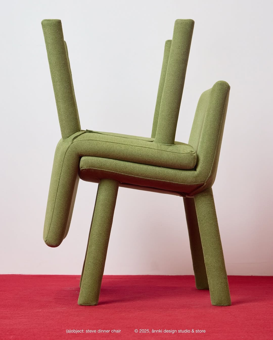 да, стулья steve не штабелируются, но дополняют друг друга.

———
(a)object: steve dinner chair
upholstery: eco wool, made in belgium
col: hedge
#steve_dinner_chair