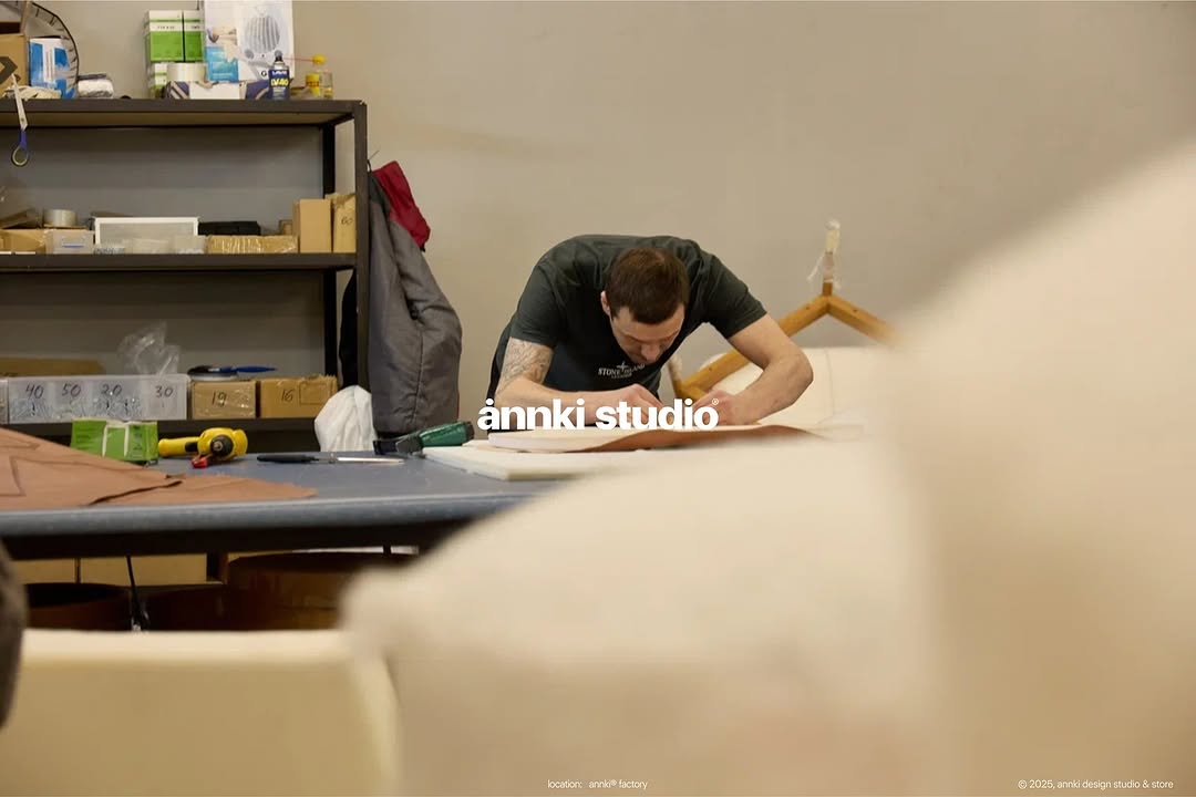 ånnki® factory 
“the collector” armchair / work in progress 

———
(a)object: ernest armchair 
upholstery: car nappa
col: classic brown 
cover design: “the collector”
#ernest_chair 

(a)location: ånnki® factory 
#annki_factory