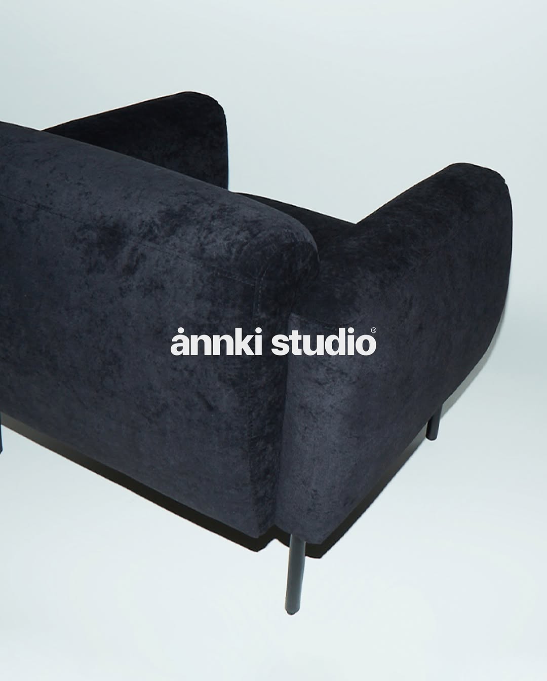 it’s a beautiful day
sky falls, you feel like
it’s a beautiful day
don’t let it get away
/ цитата, песня «beautiful day», u2 

——
(a)object: bono chair 
upholstery: velour
col: black diamond 
#bono_chair