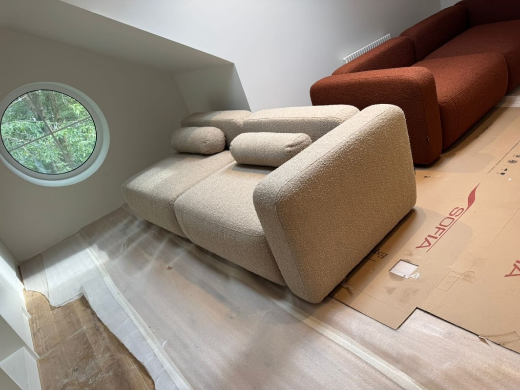 #annkiathome — это постоянная рубрика, в которой мы делимся вашими фотографиями.
⠀
тем, как диваны, кровати и стулья ånnki становятся частью утра за чашкой кофе, вечерних посиделок и просто тихих моментов дома.
⠀
спасибо, что впускаете нас в своё пространство. ведь именно там мебель обретает характер и историю.

———
на фото: 
1 — кресло steve / upholstery: buckle / col: grey / @chuganova_katya / #steve_chair
2 — пуф runda 40 / upholstery: jacquard / col: zebra / #pouf_runda
3-4 — кровать cube / upholstery: buckle / col: milk / #cube_bed
5 — скамья clover / upholstery: wood / col: green / #clover_bench
6 — диван plus+ / 2 модуля, 1 подлокотник / upholstery: buckle / col: milk / #plus_sofa
7 — диван plus+ / 2 модуля, 2 подлокотника / upholstery: buckle / col: mocco / #plus_sofa
8 — диван custom / upholstery: velour / col: yellow / табурет clover / upholstery: wood / col: black / location: @projectlife24.ru / #clover_stool
9 — диван plus+ / 2 модуля, 1 подлокотник/ upholstery: buckle / col: milk / #plus_sofa
10 — кровать cube / upholstery: velour / col: natural / #cube_bed
11 — скамейки clover / col: blue / location: @skolkovo_therink / #clover_bench
12 — диван hero угловой / upholstery: velour / col: grey / #hero_sofa
13 — кресло steve / upholstery: velour / col: grey / #steve_chair
14 — steve dinner / upholstery: buckle / col: milk / #steve_dinner_chair / кресло steve ++ / upholstery: eco wool / col: mars / #steve_chair
15 — кресла steve ++ / upholstery: eco wool / col: red / #steve_chair
16 — скамья clover 2.0 / col: xmas / #clover_bench