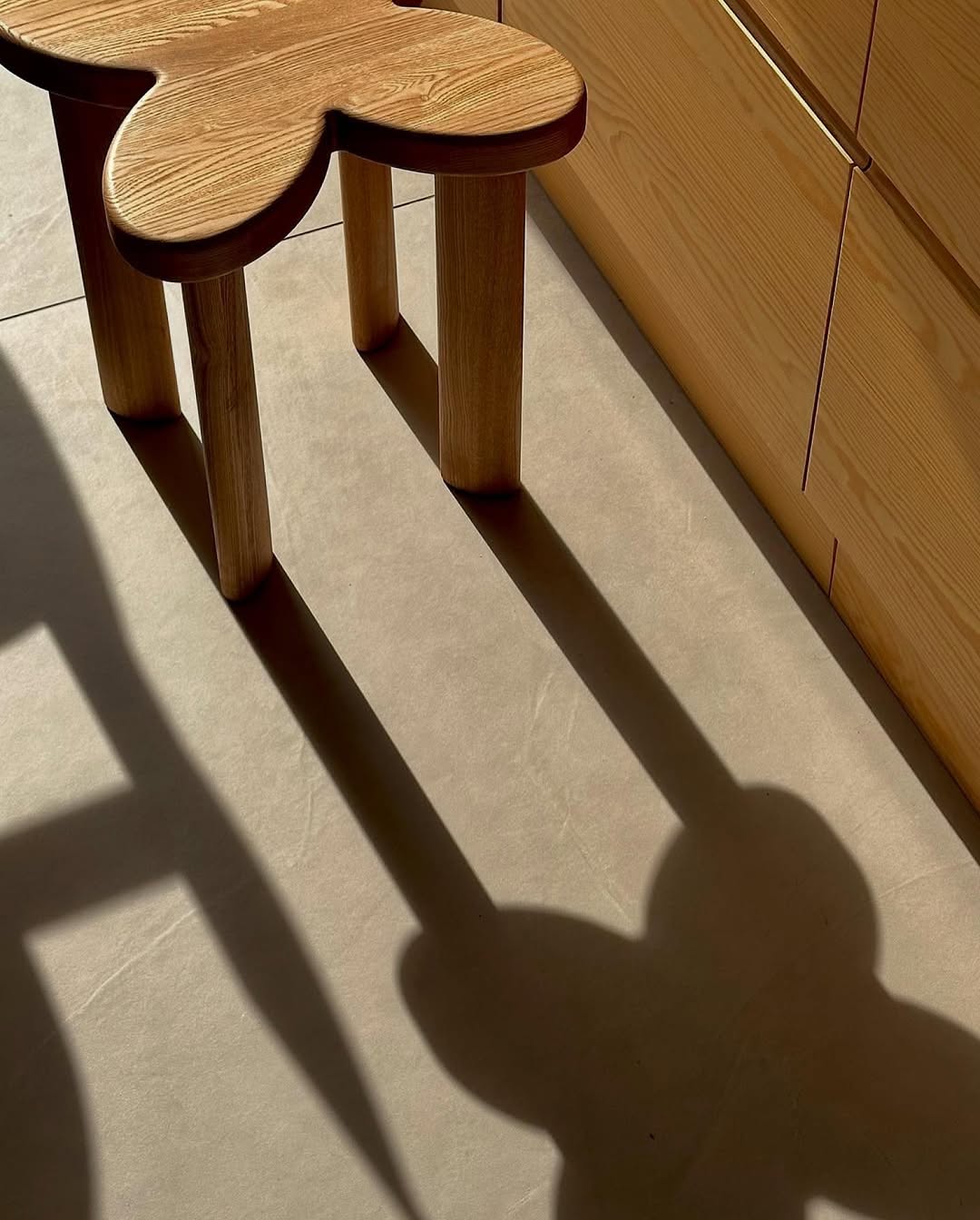 давно не было рубрики #annkiathome — исправляется. в постоянной подборке мы делимся кадрами от клиентов, вдохновляясь тем, как наши предметы оживают в ваших интерьерах.

——
1-3 — диван plus / upholstery: velour / col: natural / @daniliakhutbeeva 
4-5 — кровать sóva / upholstery: buckle / col: milk
6-7 — стулья steve dinner / upholstery: jacquard / col: zebra ; upholstery: eco wool / col: grass / location: @whatelse.life 
8 — диван plus / upholstery: velour / col: dark grey
9 — скамья clover 2.0 / col: xmas / @daryazosimenko 
10 — стулья steve dinner / upholstery: velour / col: dark grey
11 — табурет clover / col: wood