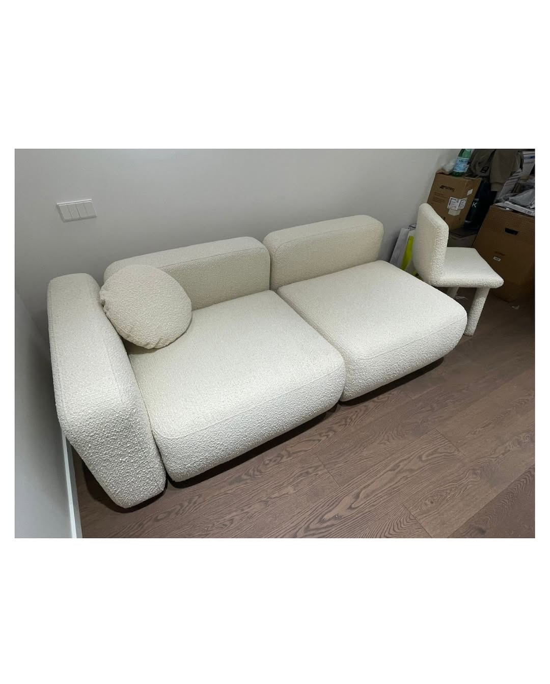 проводим новогодние праздники дома и вдохновляемся кадрами из рубрики #annkiathome. наблюдаем, как предметы annki живут в ваших интерьерах 

——
1 — диван plus+ / конфигруация из 6 модулей / buckle / col: natural
2 — диван plus+ / конфигруация из 4 модулей / velour / col: mustard
3 — диван plus+ / конфигруация из 2 модулей / velour / col: mars
4 — кровать basic / col: linen
5 — кресло steve / velour / col: pink
6 — стол bill / col: black 
7 — диван bono / velour
8, 9 — диван plus+ / конфигруация из 2 модулей / buckle / col: milk, кресло steve / buckle / col: milk
10 — кресло steve / buckle / col: beige