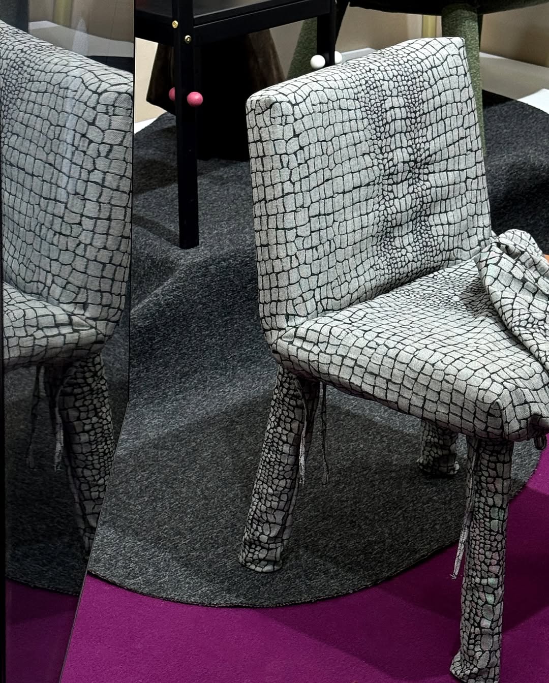 в вашей [и нашей] любимой рубрике #annkiathome делимся кадрами с предметами annki® в разных локациях и ситуациях. 

——
на фото: 

1 — стул steve dinner в чехле из новогодней коллекции python* — на недавней выставке мниид 
*итальянский деним, который будет красиво стариться (возраст ему к лицу). мы уверены, что с годами skin python станет ещё круче с появлением потёртостей
2 — стул steve dinner в рыжей экокоже + skin python // стул steve dinner в молочном букле + yeti skin // кресло steve, buckle, col: grass // кресло steve в чёрной коже // стул гардероб annki® x стокманн // диван workaholic в фирменной экошерсти — павильон на мниид 
3 — стол bill / раскладной + стулья steve dinner / eco wool / col: grass + скамья clover classic — зона столовой на мниид 
4-5 — диван plus / конфигурация из 2х модулей / раскладной / eco wool / col: winter moss
6 — стулья steve dinner / jacquard / zebra —  в новом пространстве «локалы» по адресу: петровский бульвар 1с1
7 — кресло bono / leather / col: mustard — в пространстве «локалы»
8 — табурет clover / ясень — в пространстве «локалы»
9-10 — кровать cube / buckle / col: milk
11 — диван plus / конфигурация из 5 модулей / раскладной / eco wool / col: grey
12 — кресло steve / eco wool / col: terra