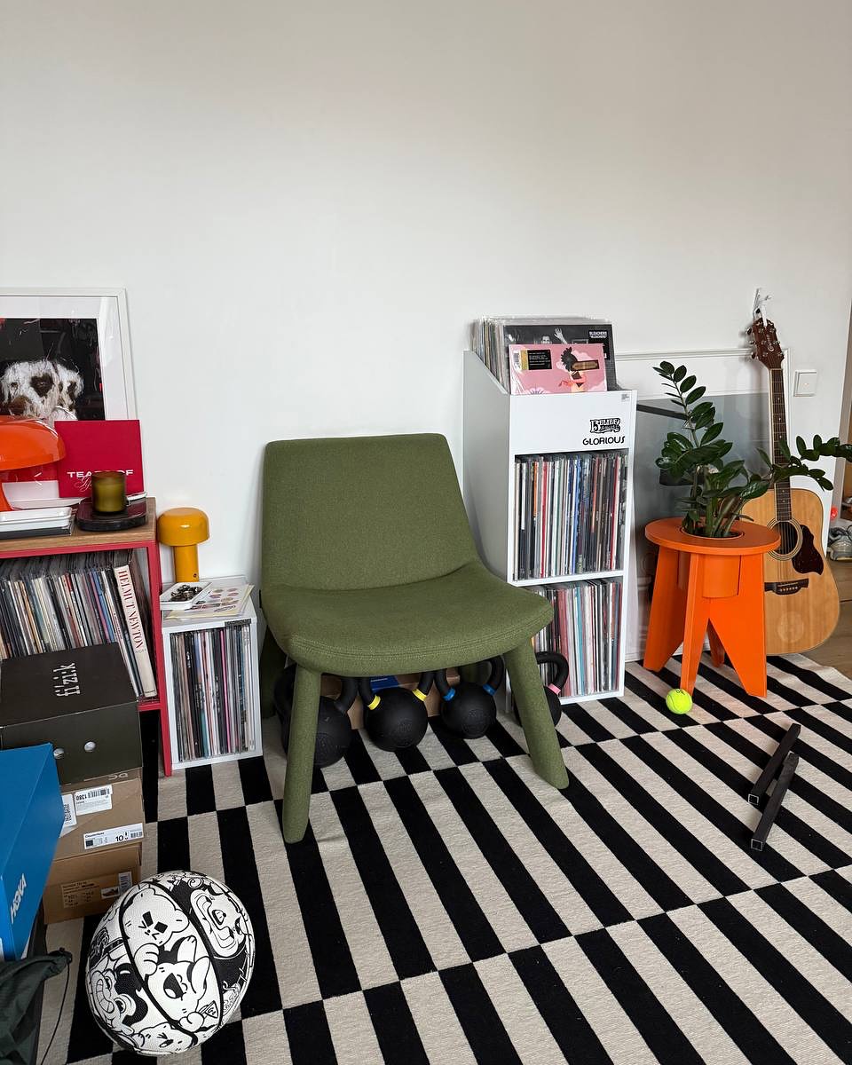 #annkiathome — постоянная рубрика, где вы делитесь кадрами с предметами annki. без фильтров и фотошопа. 

сегодня это фото как клиентов, так и партнеров [где вы всегда сможете вживую познакомиться с нашими предметами]

———
на фото: 
1, 2 — стулья steve dinner / eco wool / col: terra, grass 
3 — кровать cube / eco wool, linen / col: natural
4, 5 — террасная мебель для жк «на некрасова», екатеринбург / @brusnika.company 
6, 7 — кровать sóva / leather / col: cognac 
8 — скамья clover 2.0 / col: blue
9, 10 — диван для универмага bolshoy @bolshoy.me 
11 — скамья clover / wood / @vardanchiiiiks 
12 — кресло bono / buckle / col: dark grey / ånnki factory
13 — табурет clover 2.0 / col: pink
14 — кресла steve / velour / col: pink
15 — скамья clover 2.0 / col: black
16 — кресло steve / eco wool / col: grass / @pirozhnikov_dmitry 
17 — кресло steve / buckle / col: milk / @moonswoon