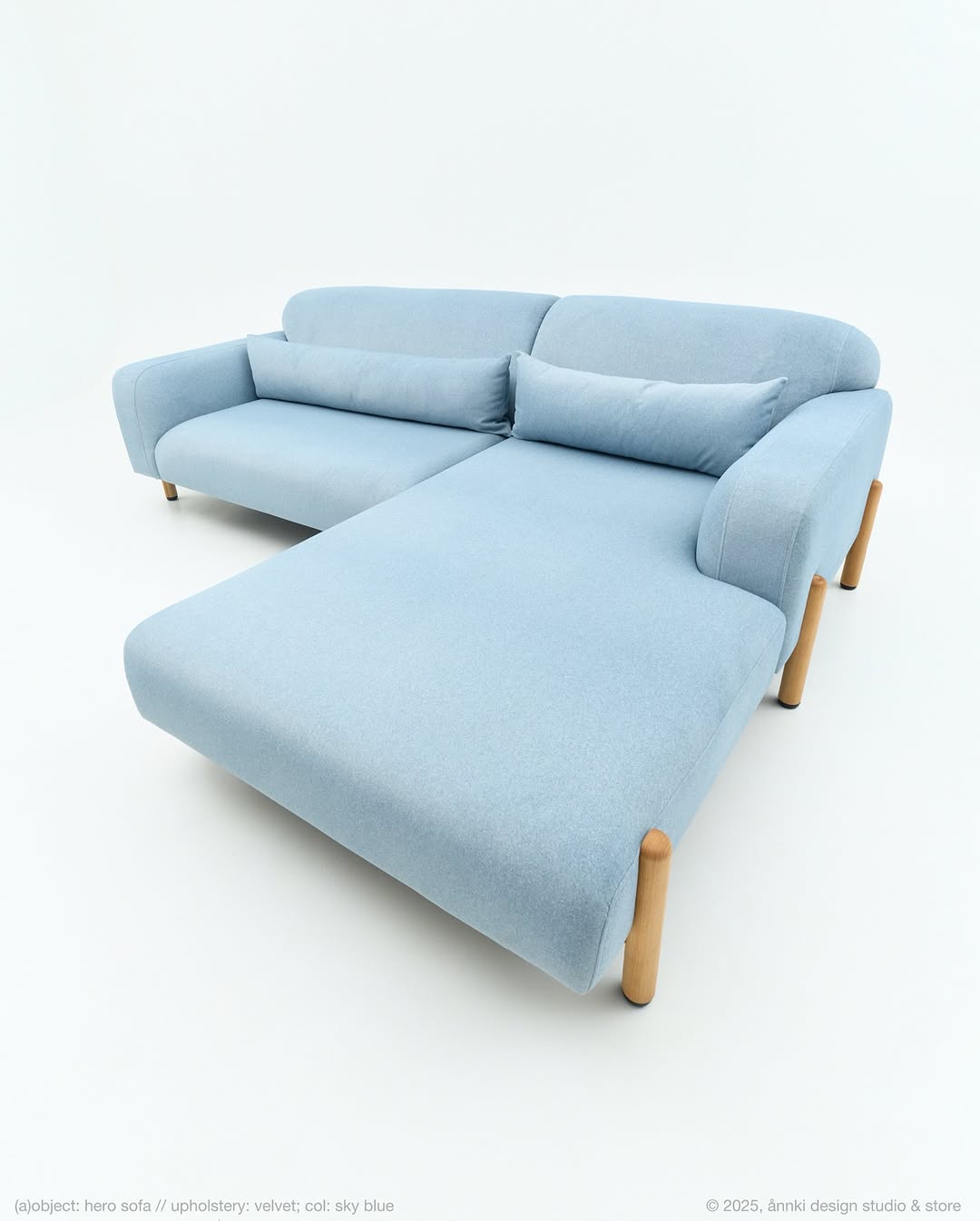 вы просили — мы сделали.
новый угловой hero такой же «базовый гардероб для интерьера», как голубые джинсы и белая футболка — всегда уместен. 

———
(a)object: hero sofa
upholstery: velvet 
col: blue
#hero_sofa