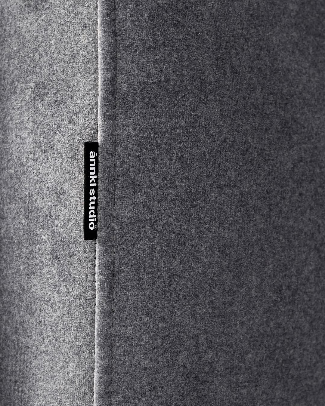 «цвет истины — серый».

и этот цвет всегда у нас в наличии (во всех видах обивок). всю информацию о тканях, их оттенках, наличии или сроках поставки можно узнать у наших менеджеров. также перед заказом мы отправляем варианты обивок, чтобы вы вживую могли сравнить, оценить их цвета и тактильность. потому что мы создаём трогательную мебель, которая приятна на ощупь и западает в душу ;)

———
*цитата, андре жид, французский писатель и лауреат нобелевской премии по литературе / 1869-1951