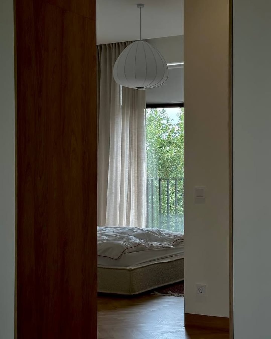 #annkiathome — это постоянная рубрика, в которой мы делимся вашими фотографиями.
⠀
тем, как диваны, кровати и стулья ånnki становятся частью утра за чашкой кофе, вечерних посиделок и просто тихих моментов дома.
⠀
спасибо, что впускаете нас в своё пространство. ведь именно там мебель обретает характер и историю.

———
на фото: 
1 — кресло steve / upholstery: buckle / col: grey / @chuganova_katya / #steve_chair
2 — пуф runda 40 / upholstery: jacquard / col: zebra / #pouf_runda
3-4 — кровать cube / upholstery: buckle / col: milk / #cube_bed
5 — скамья clover / upholstery: wood / col: green / #clover_bench
6 — диван plus+ / 2 модуля, 1 подлокотник / upholstery: buckle / col: milk / #plus_sofa
7 — диван plus+ / 2 модуля, 2 подлокотника / upholstery: buckle / col: mocco / #plus_sofa
8 — диван custom / upholstery: velour / col: yellow / табурет clover / upholstery: wood / col: black / location: @projectlife24.ru / #clover_stool
9 — диван plus+ / 2 модуля, 1 подлокотник/ upholstery: buckle / col: milk / #plus_sofa
10 — кровать cube / upholstery: velour / col: natural / #cube_bed
11 — скамейки clover / col: blue / location: @skolkovo_therink / #clover_bench
12 — диван hero угловой / upholstery: velour / col: grey / #hero_sofa
13 — кресло steve / upholstery: velour / col: grey / #steve_chair
14 — steve dinner / upholstery: buckle / col: milk / #steve_dinner_chair / кресло steve ++ / upholstery: eco wool / col: mars / #steve_chair
15 — кресла steve ++ / upholstery: eco wool / col: red / #steve_chair
16 — скамья clover 2.0 / col: xmas / #clover_bench