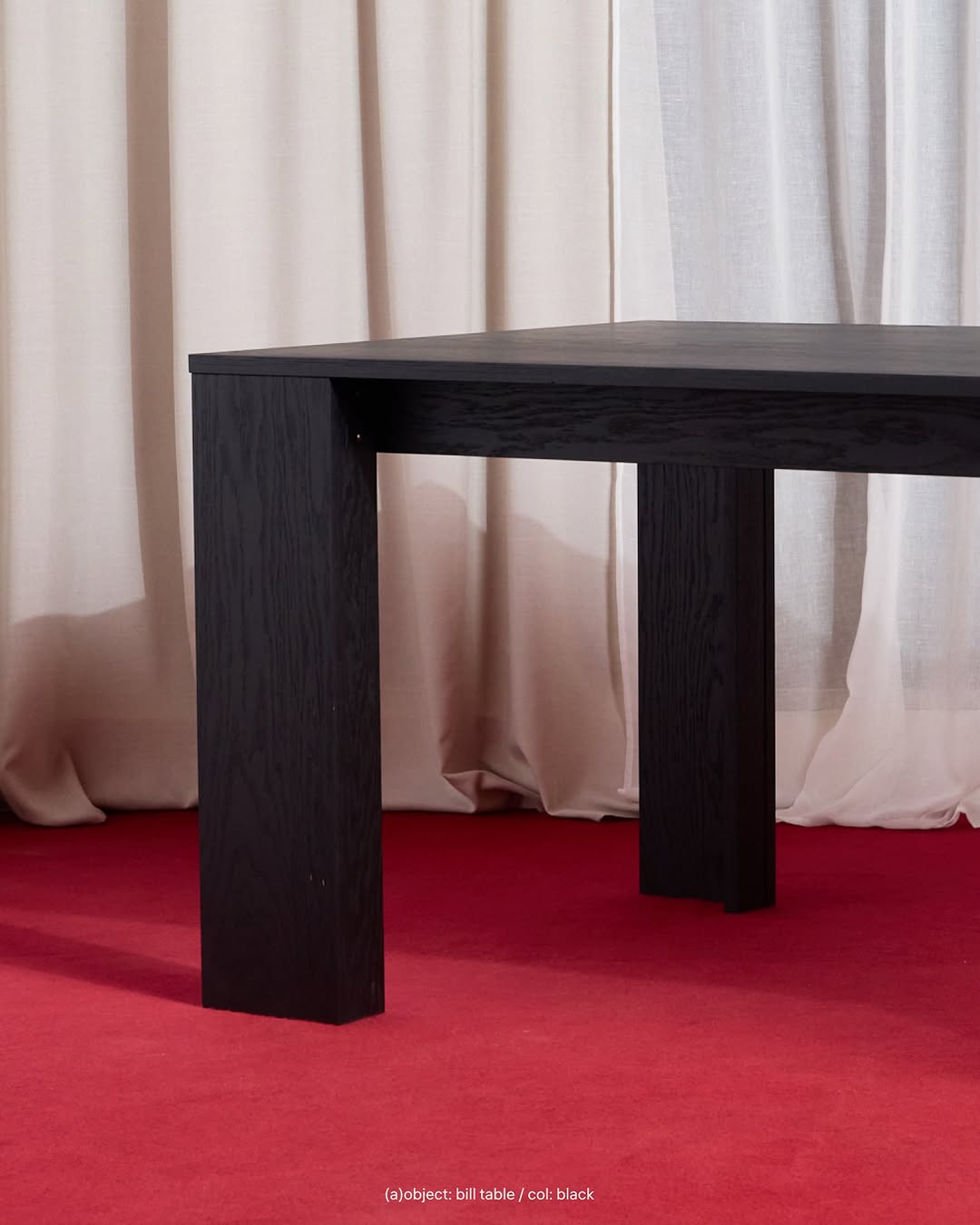 стол bill — главная точка притяжения: на вечеринке, семейном ужине или деловой встрече. 

модель доступна в 2 конфигурациях: классической (1650 х 1000 мм) и раскладной (2200 х 1000 мм). а шпонированную фанеру можно затонировать или покрасить в любой цвет на ваш выбор. 

—— 
(a)object: bill table
col: black
#bill_table