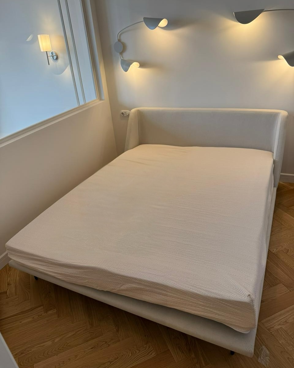 сегодня суббота, значит пришло время для нашей постоянной и любимой подборки #annkiathome — это фотографии, которыми вы с нами делитесь: иногда это кадры сразу после распаковки, иногда это будничная рутина, иногда это интерьерные съёмки… но всегда эти кадры живые. без фильтров и прочих прикрас.

(a)objects:
1 — диван plus+ / 3 модуля (2 козетки + 1 подлокотник + пуф) #plus_sofa 
2-3 —диван hero #hero_sofa 
4-5 — кастомный диван (геометричный)
6-7 — кастомный диван (полукруглый)
8 — диван plus+ / 3 модуля 
9 — кресло steve++
10 — статья clover classic / массив дерева + масло, цвет: milk #clover_bench 
11 — кровать sóva #sova_bed
12 — диван plus+ / базовая конфигурация: 2 модуля + 2 подлокотника 
13 — кровать basic #basic_bed